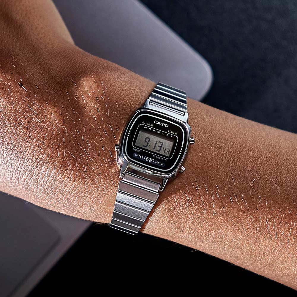 Евтини часовници Casio LA670WEA-1A от chronodeluxo.bg