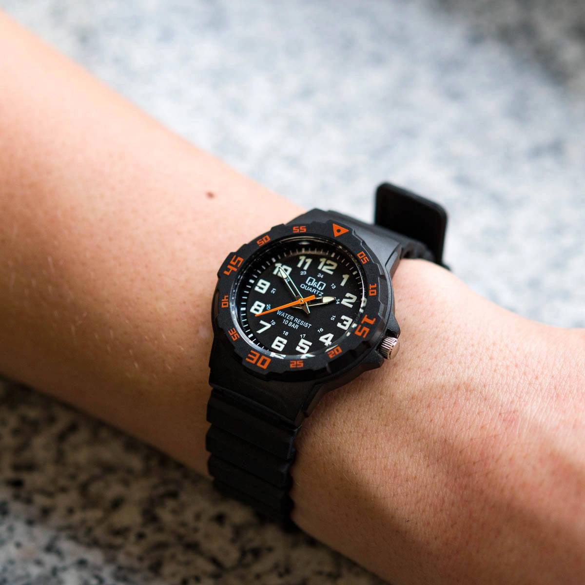 Евтини детски часовници Q&Q VR19J008Y