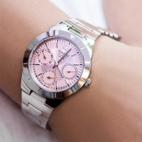 Дамски евтини часовници Casio LTP-2069D-4AVEG